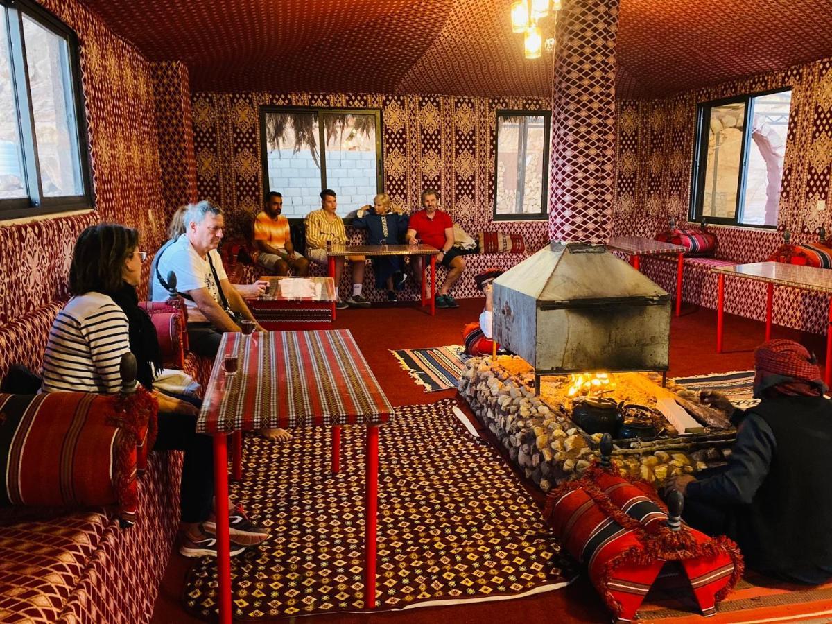 Star Guide Luxury Camp Hotel Wadi Rum Buitenkant foto